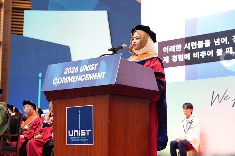 UNIST 졸업식에서 보여준 두 개의 감동 서사