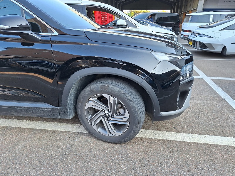 국토부, 주차 로봇 제도화 추진… 로봇이 알아서 주차