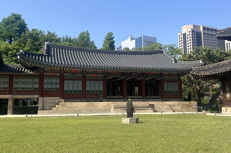 전통 기술로 재현된 궁궐 전각 집기의 ‘생애주기’ 조명
