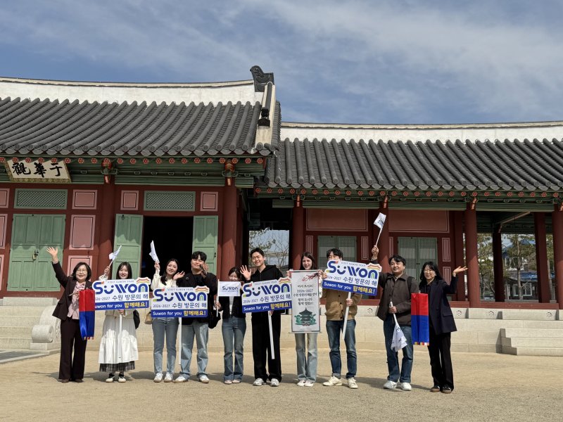 “외국인의 시선으로 수원의 ‘멋과 맛’ 녹여낸다”… 수원시, 글로벌 인플루언서 초청 콘텐츠 제작 총력