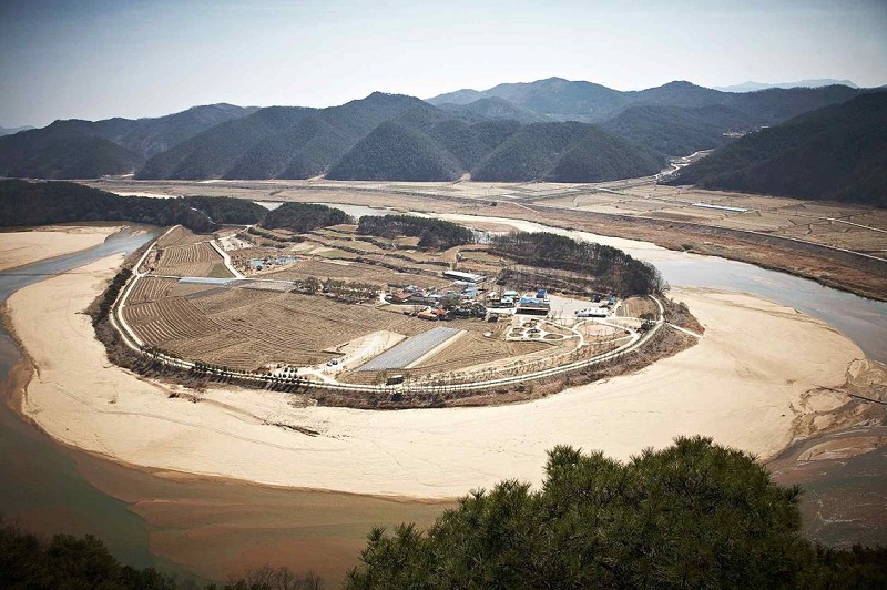 낙동강을 따라 걷다 보면, 풍경이 곧 역사가 된다