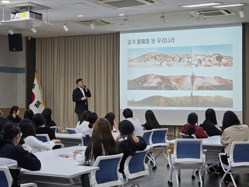 나무를 심는 것만큼, 숲을 지키는 것도 탄소중립이다
