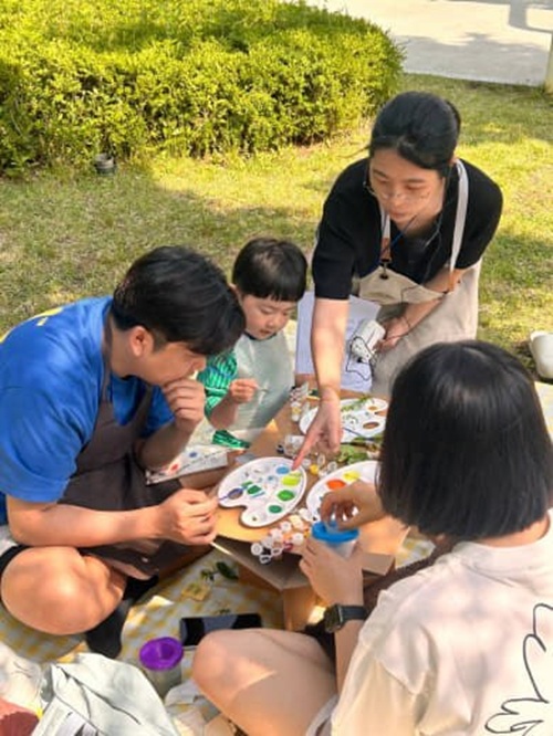 환경을 배우는 대신, 예술로 느끼게 하다